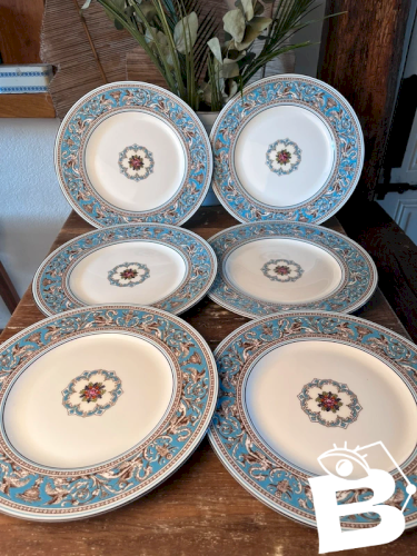 6 grandes assiettes plates Wedgwood modèle Florentine