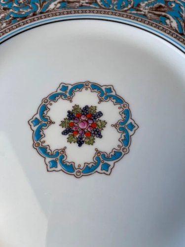 6 grandes assiettes plates Wedgwood modèle Florentine