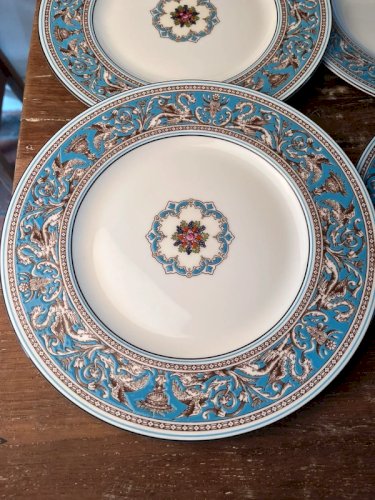 6 grandes assiettes plates Wedgwood modèle Florentine