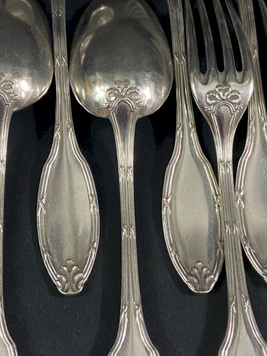 6 grandes cuillères 6 fourchettes de table en métal argenté de style Louis XVI