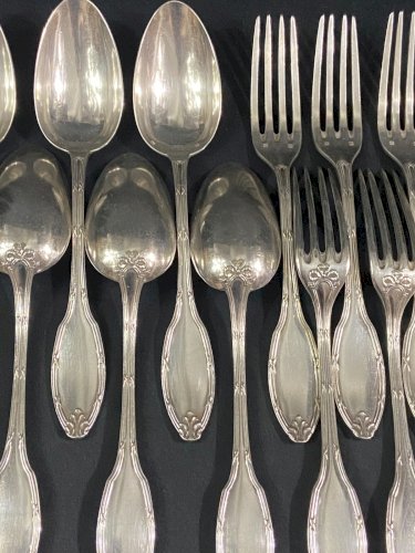 6 grandes cuillères 6 fourchettes de table en métal argenté de style Louis XVI