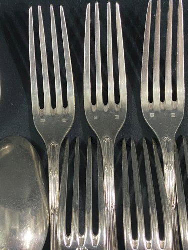 6 grandes cuillères 6 fourchettes de table en métal argenté de style Louis XVI