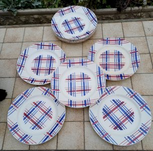 6 petites assiettes des années 1930