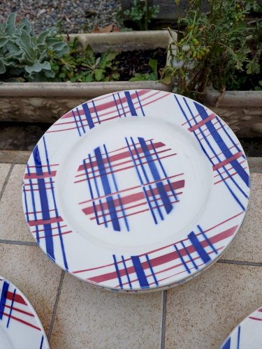 6 petites assiettes des années 1930