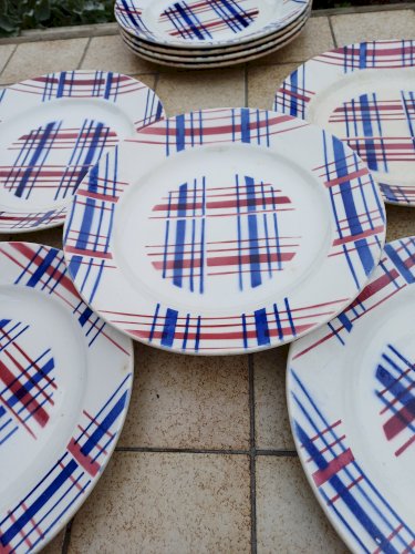 6 petites assiettes des années 1930