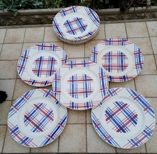 6 petites assiettes des années 1930