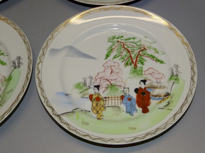 -6 PETITES ASSIETTES PORCELAINE MADE IN JAPAN EAC HAND PAINTED COLLECTION   D