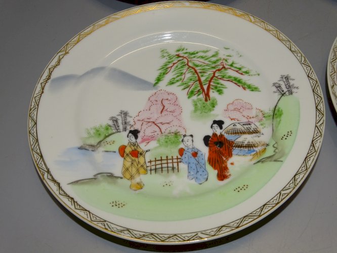 -6 PETITES ASSIETTES PORCELAINE MADE IN JAPAN EAC HAND PAINTED COLLECTION   D