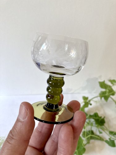 6 petits verres à liqueur Roemer, pieds gradins vert mousse