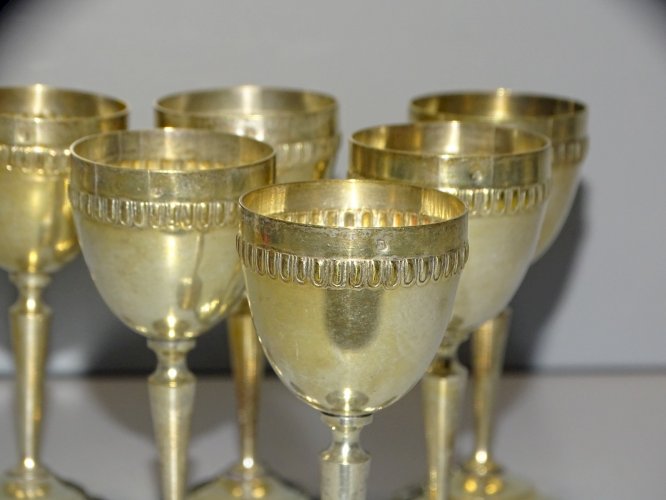 -6 PETITS VERRES A PIED en METAL Argenté PUR JUS de GRENIER COLLECTION     D