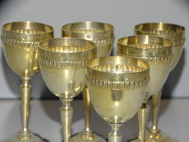-6 PETITS VERRES A PIED en METAL Argenté PUR JUS de GRENIER COLLECTION     D