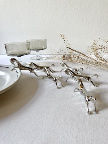 6 porte-couteaux en métal argenté en forme de cheval. Années 1960