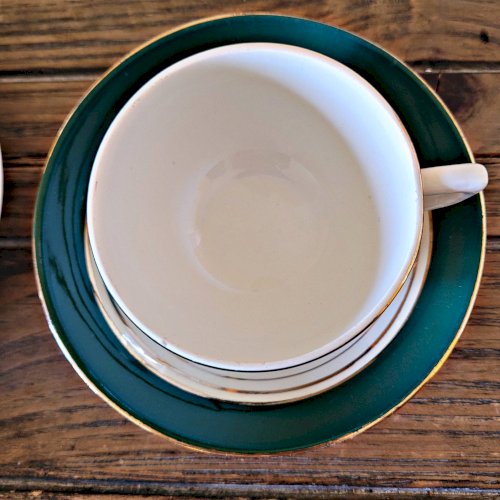 6 tasses Digoin Sarreguemines vertes avec liserés dorés (avec sous tasses)