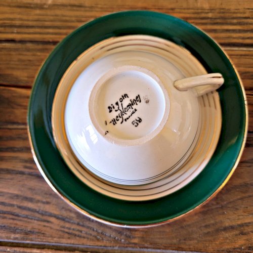6 tasses Digoin Sarreguemines vertes avec liserés dorés (avec sous tasses)