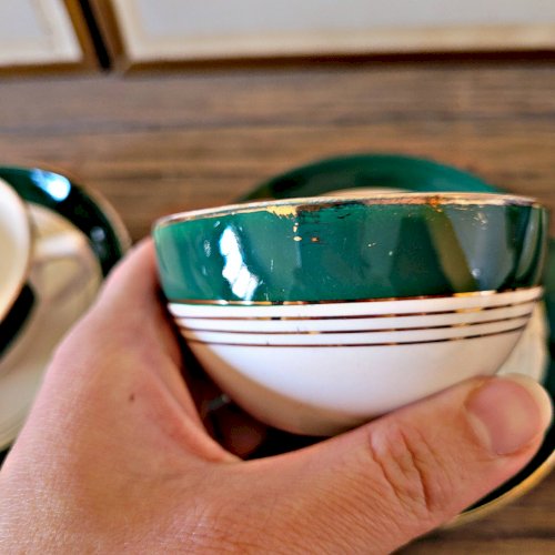 6 tasses Digoin Sarreguemines vertes avec liserés dorés (avec sous tasses)