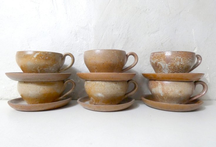 6 tasses en grès avec soucoupes vintage