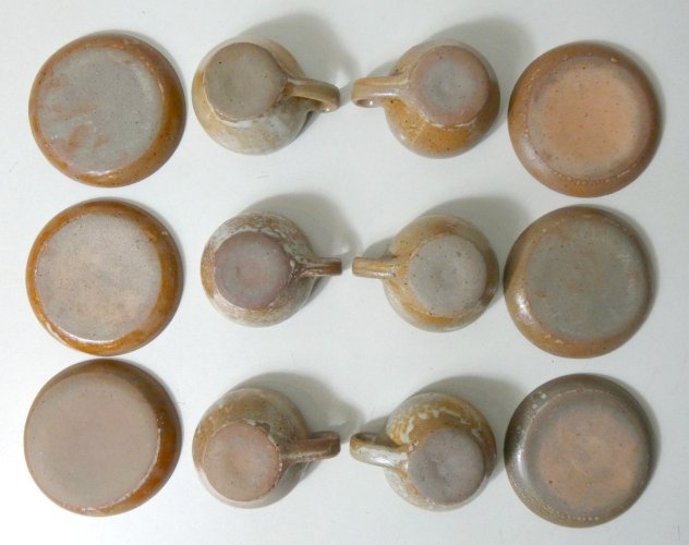 6 tasses en grès avec soucoupes vintage