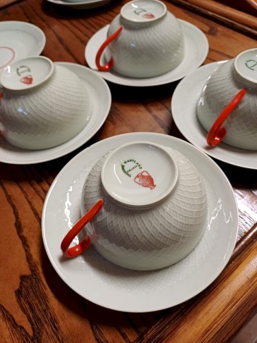 6 TASSES et SOUS TASSES porcelaine signé T. Haviland 