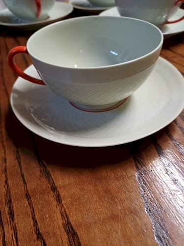 6 TASSES et SOUS TASSES porcelaine signé T. Haviland 