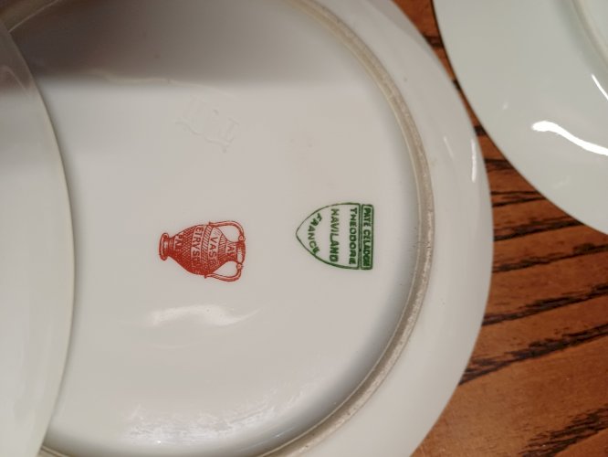 6 TASSES et SOUS TASSES porcelaine signé T. Haviland 