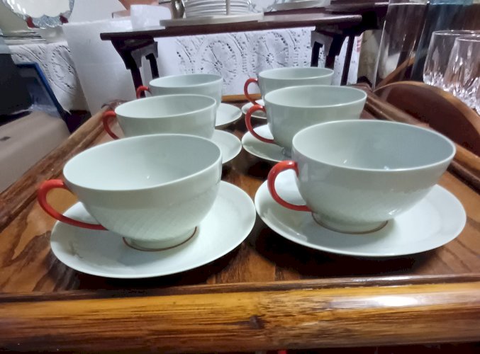 6 TASSES et SOUS TASSES porcelaine signé T. Haviland 