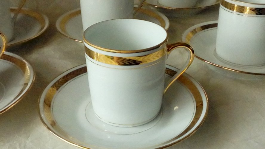 6 TASSES LITRON EN PORCELAINE DE SOLOGNE DECOR FEUILLE DE LAURIER STYLE EMPIRE**