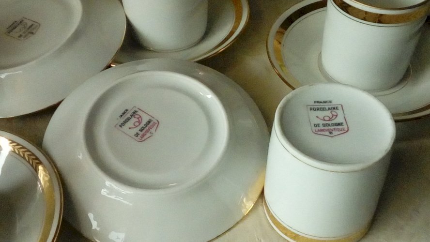 6 TASSES LITRON EN PORCELAINE DE SOLOGNE DECOR FEUILLE DE LAURIER STYLE EMPIRE**