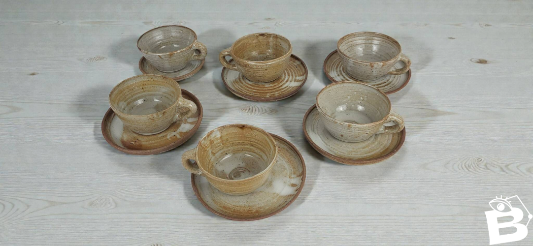 6 tasses / sous tasses en grès Pierre Lion