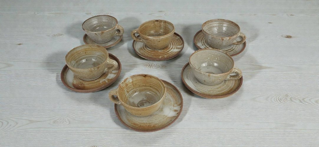 6 tasses / sous tasses en grès Pierre Lion