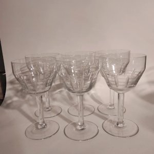 6 engraved vintage wine glasses.