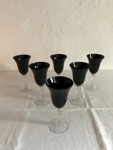 6 stemmed glasses with a black glass bowl