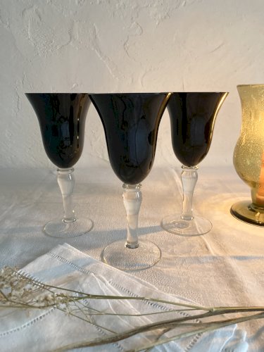 6 verres à pied avec calice en verre noir
