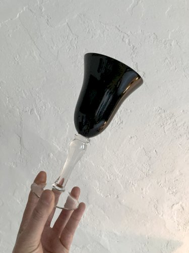 6 verres à pied avec calice en verre noir