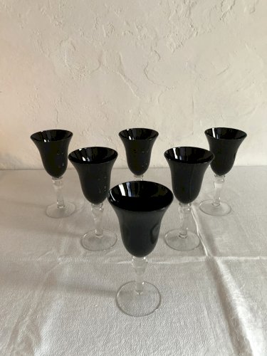 6 verres à pied avec calice en verre noir