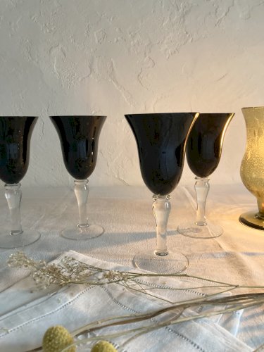 6 verres à pied avec calice en verre noir