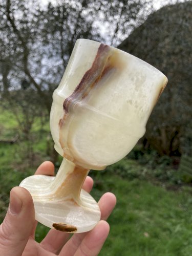 6 verres à pied en albâtre