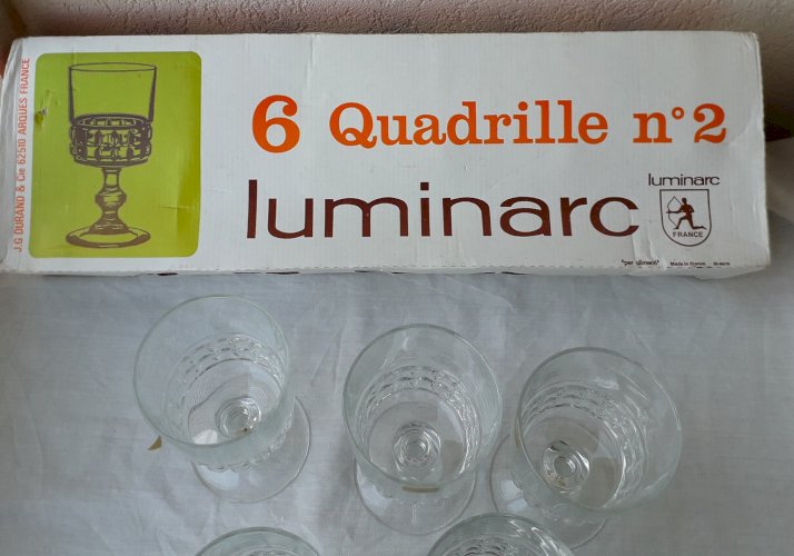 6 verres à pied quadrille