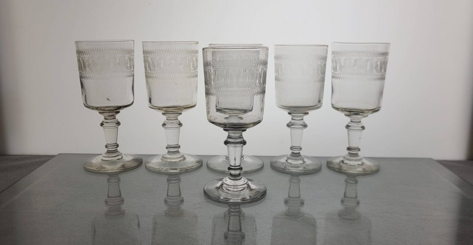 6 verres à vin décor à la grecque