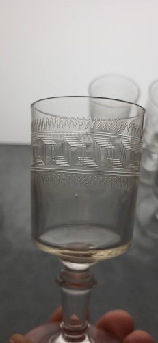 6 verres à vin décor à la grecque