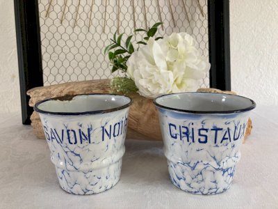 625⚜️ Décoratif Deux Anciens Pots en Tôle Émaillés Vintage Hauteur 10 Cm