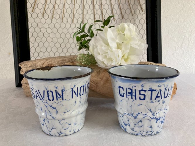 625⚜️ Décoratif Deux Anciens Pots en Tôle Émaillés Vintage Hauteur 10 Cm