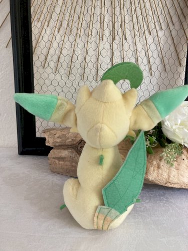 625⚜️ Petite Peluche Doudou Pokémon Leafeon Tomy Hauteur 21 Cm