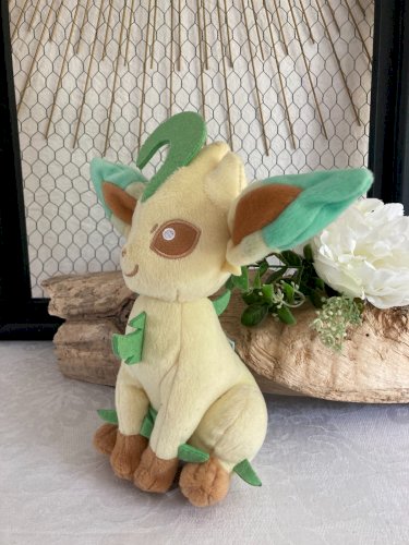 625⚜️ Petite Peluche Doudou Pokémon Leafeon Tomy Hauteur 21 Cm