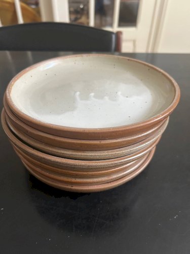 7 assiettes en grés 1970
