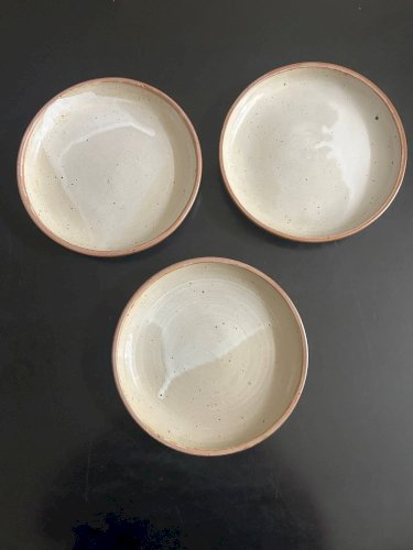 7 assiettes en grés 1970