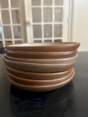 7 assiettes en grés 1970
