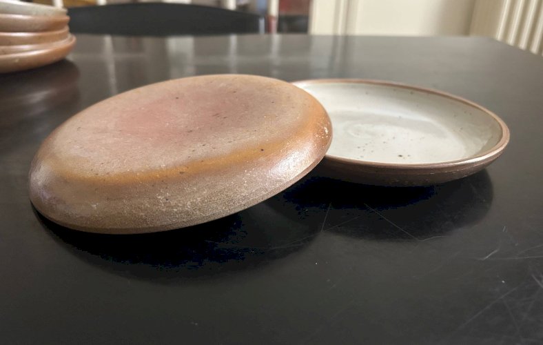 7 assiettes en grés 1970