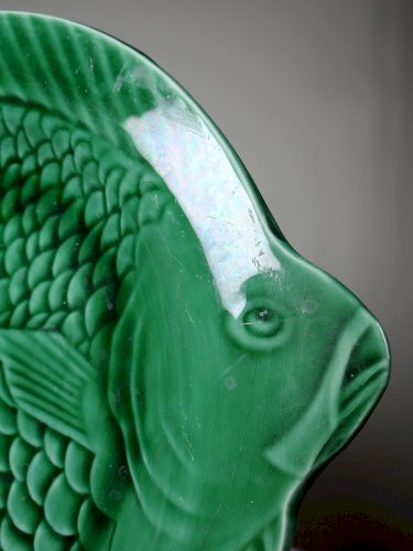 7 Assiettes plates anciennes poissons vert barbotine de Sarreguemines