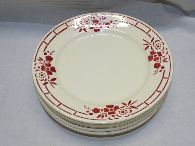 -7 ASSIETTES PLATES DEMI PORCELAINE BADONVILLER  FLEURS & MOTIFS ROUGES    D
