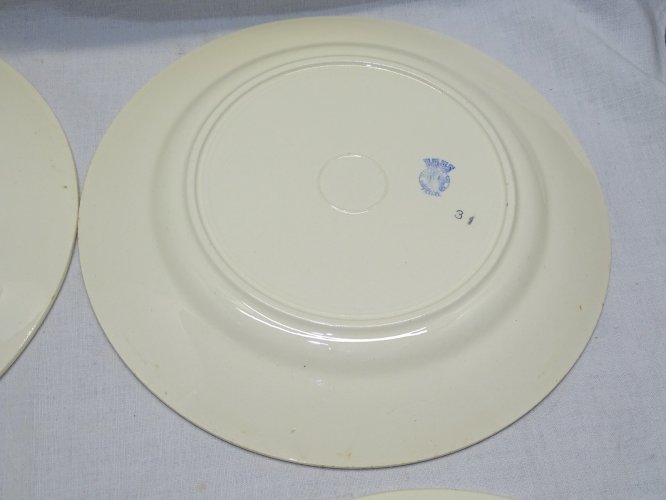 -7 ASSIETTES PLATES DEMI PORCELAINE BADONVILLER  FLEURS & MOTIFS ROUGES    D